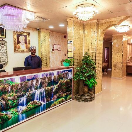 Capital O 141 Golden Rays Hotel Ibra ภายนอก รูปภาพ