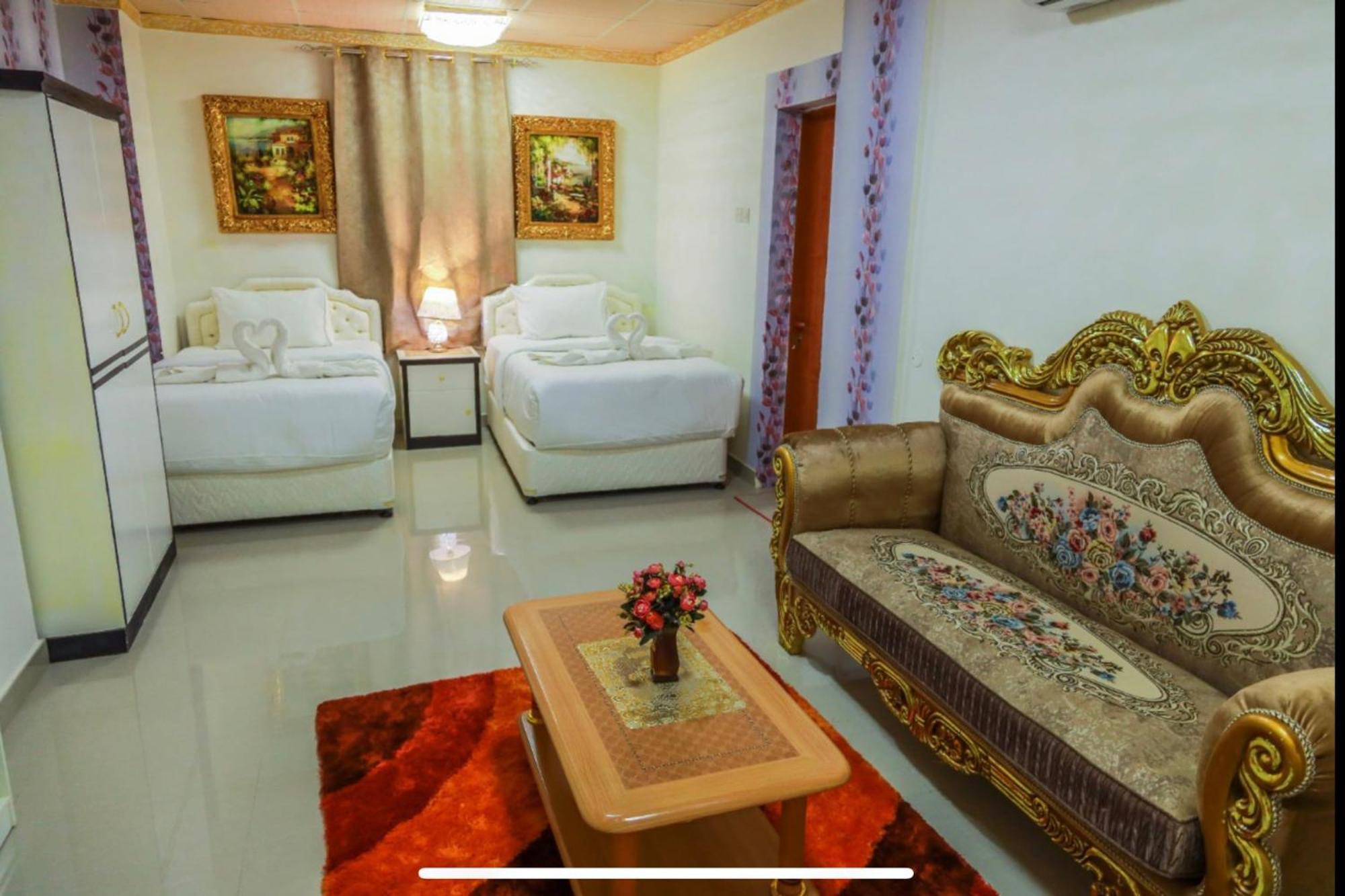 Capital O 141 Golden Rays Hotel Ibra ภายนอก รูปภาพ