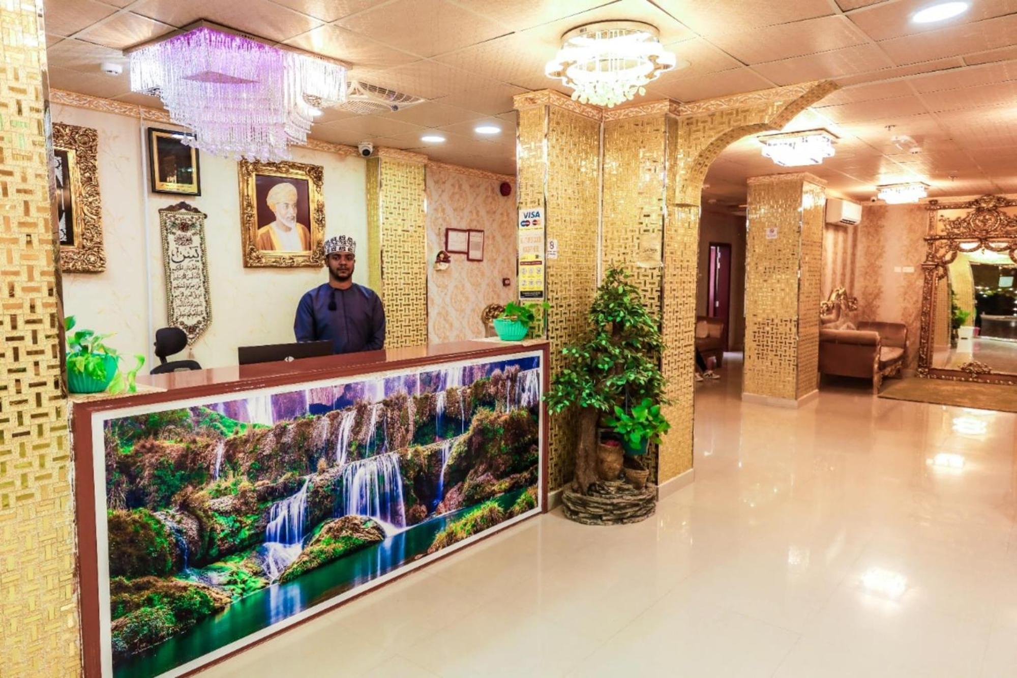 Capital O 141 Golden Rays Hotel Ibra ภายนอก รูปภาพ
